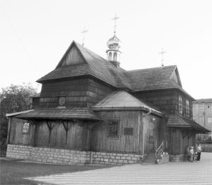 Успенська церква в Чорткові до Другої світової війни (з лівої сторони) і новозбудована на початку 90-х рр.(з правої сторони)