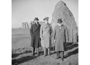 Черчілль, Маршалл і Кейсі біля Стоунхенджу. 1943 рік.