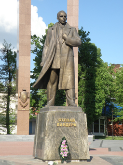 Пам'ятник Степанові Бандері у Львові